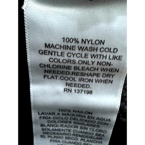 Royalty by Maluma Women's Black Crop Scoop Neck Knit Tank Top Sweater XL NWT - Picture 10 of 10